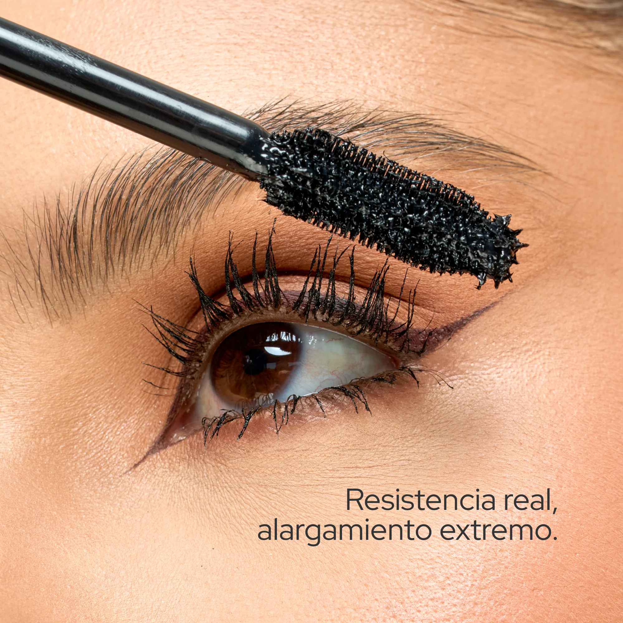 PESTAÑINA WATERPROOF LARGO IMPACTANTE ANYELUZ